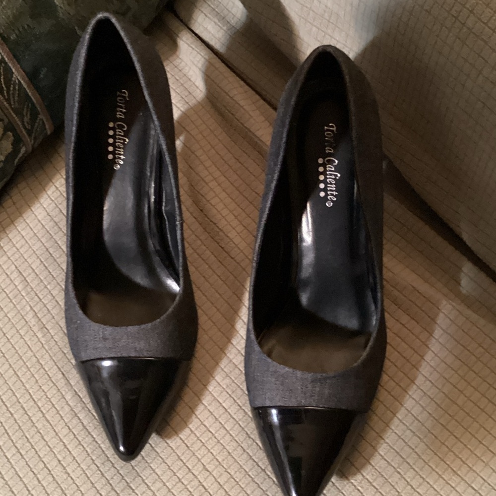 Tart Collections Elegant Black and Gray Heels